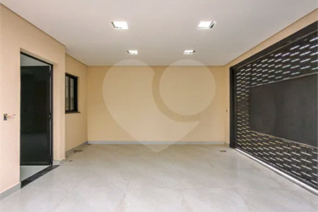Indaiatuba - Jardim Bom sucesso - Área total: 150m² - Área construída: 115m² - 3 dormitórios sendo 1 suíte com armário planejado;Sala para dois ambientes; Banheiros com box gabinetes e espelhos; Área gourmet com churrasqueira a carvão e móveis planejados; Lavanderia coberta; Ar condicionado na sala