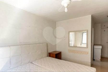 Este elegante apartamento em Higienópolis oferece 224m² de área muito bem distribuída, perfeito para quem valoriza conforto