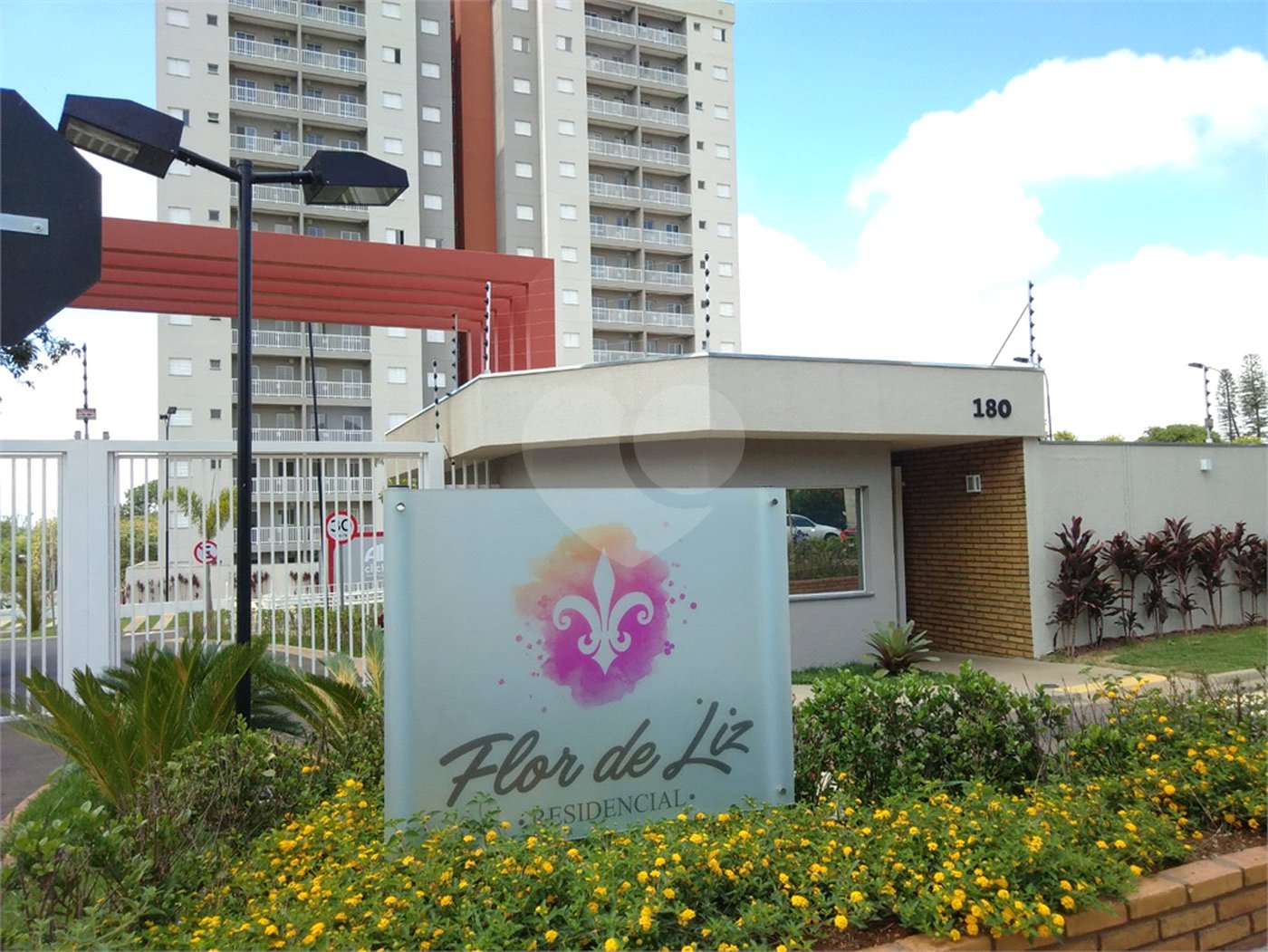 Apartamento no Residencial Flor de Liz