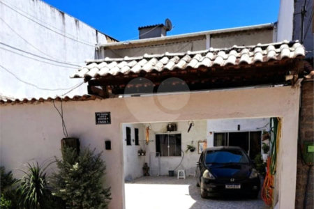 Duas casas a preço de uma com fácil acesso ao litoral