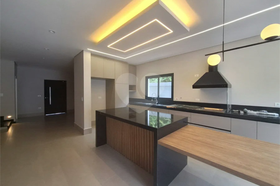 Casa NOVA com 03 suítes , piscina e condomínio com lazer completo!
