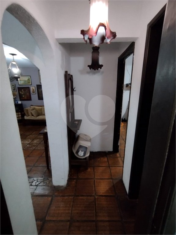Casa à venda na Vila Mariana de 300 metros quadrados, com 3 dormitórios, 1 suíte e 2 vagas.