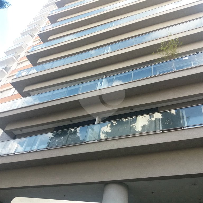 Sala comercial, nova, para venda ou locação, junto à Estação Vergueiro do Metrô