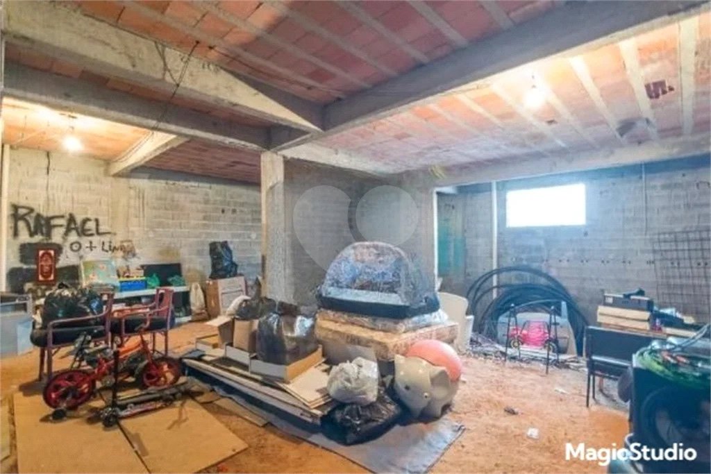 Casa com 275m², 3 quartos, 2 suítes, 8 garagens, à venda em Santo André