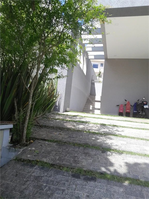 Casa à venda com 3 suítes em Moinho Velho, Cotia, SP
