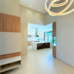 Casa térrea com 3 suítes no Condomínio Residencial Viena em Indaiatuba-SP - Acabamento de alto padrão - R$ 1.690.000,00 - AT 250 m² - AC 158 m² - 3 suítes,, sendo 1 suíte master com closet - Sala para dois ambientes (estar e jantar) - Cozinha planejada com ilha cooktop, forno elétrico e micro-ondas,