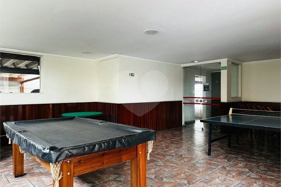 Vende-se Apartamento de 2 Quartos com Sacada na Vila Mascote
