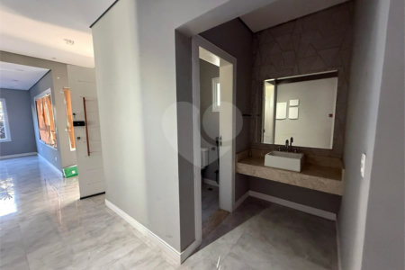 Casa alto padrão condomínio fechado em Atibaia com 4 suítes e ampla área de lazer, espaço gourmet, piscina, 6 vagas garagem