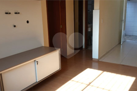 Linda casa em condomínio fechado com 2 Dormitórios.