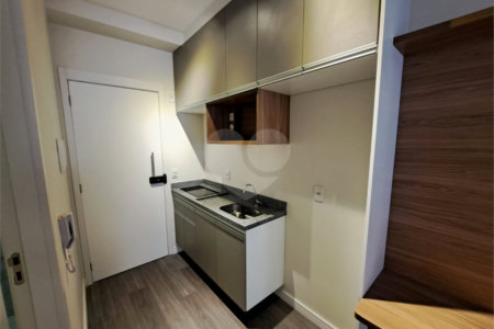 Studio de 35m2 à venda reformado com varanda na Vila Clementino