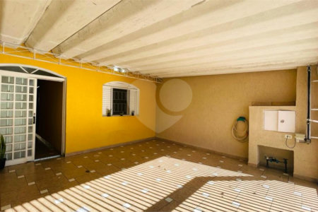 CASA A VENDA NA CIDADE SALVADOR COM 150M², 2 DORMITÓRIOS, 1 BANHEIRO, 2 VAGAS, JACAREI/SP.