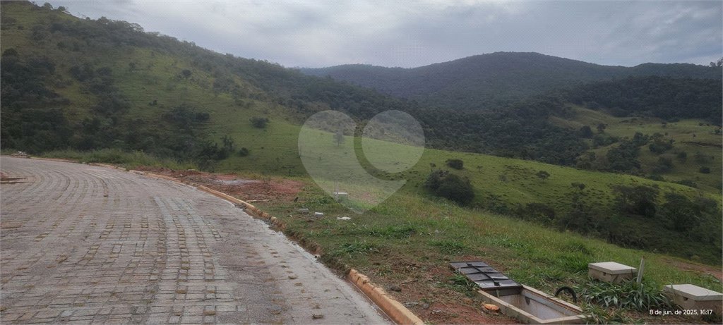 Terrenos de 300 metros em condomínio fechado e prontos para construir na região de Atibaia