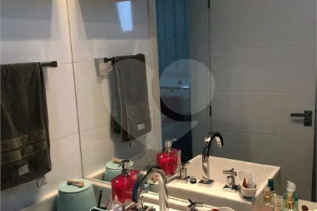 Apartamento em Bragança Paulista com 1 suíte, cozinha americana, varanda, 1 vaga garagem, área lazer com piscina e salão de festas