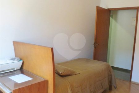 Casa térrea à venda na Saúde c/ 170m2 de construção - 3 Quartos/1 Suíte/4 Vagas na garagem