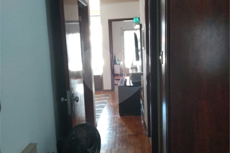 Casa Térrea com 3 dormitórios.