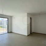 Casa duplex com 4 quartos, piscina e área gourmet, em condomínio com lazer completo e localização estratégica ao lado do Park Shopping.