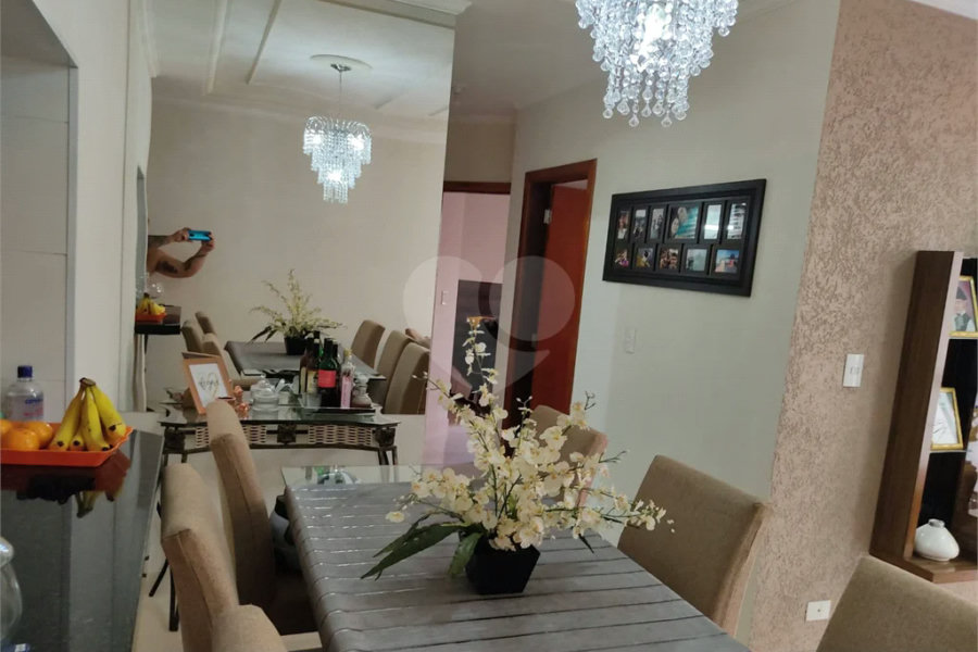Apartamento térreo , três quartos sendo uma suíte.