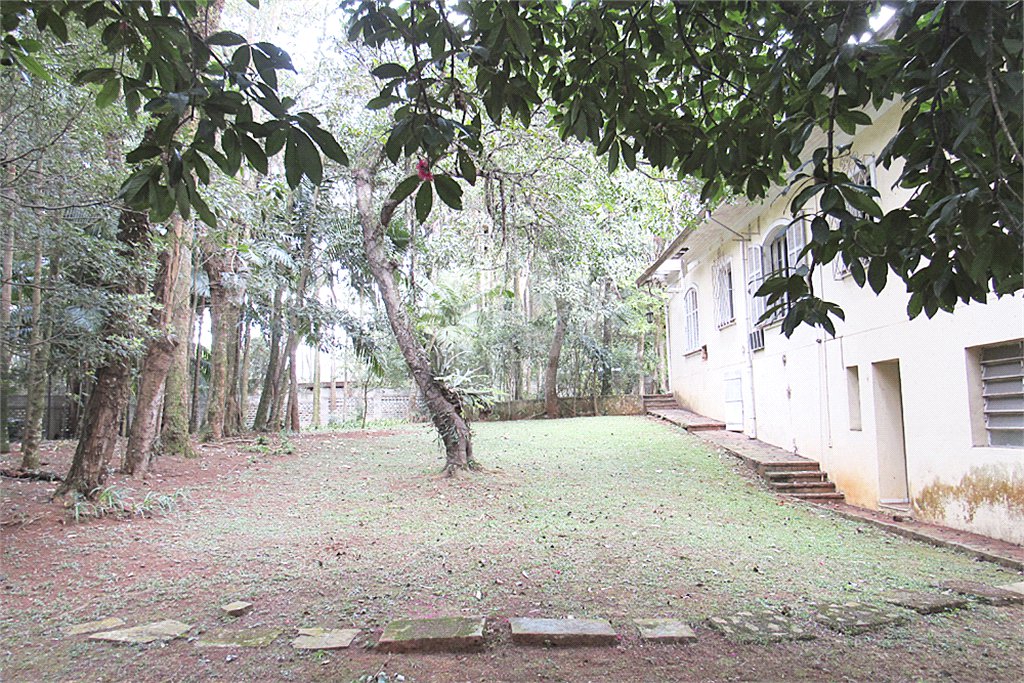 Casa à venda com 4 quartos, sendo 2 suítes,  no condomínio Chácara Flora, São Paulo - SP