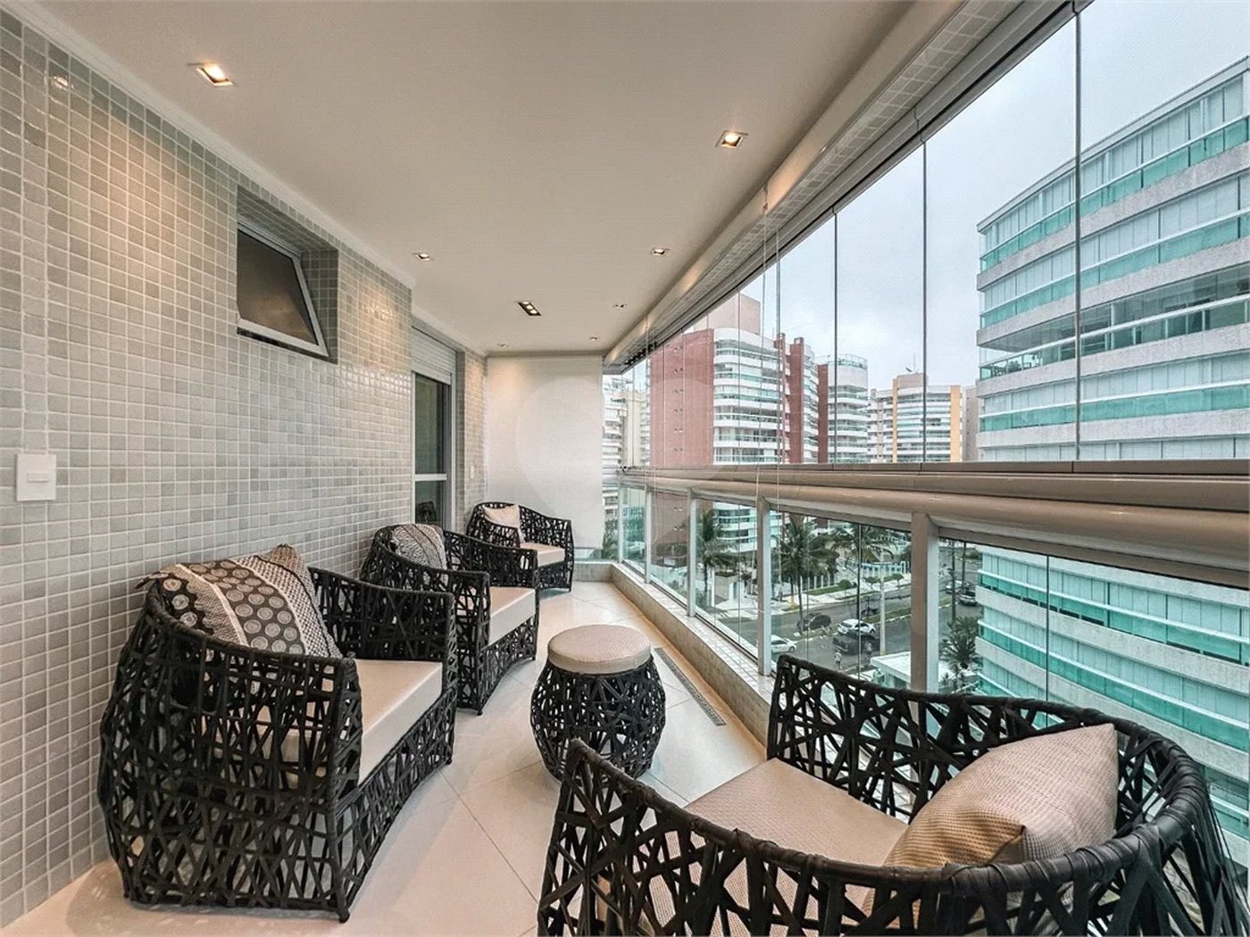 Apartamento à venda com 3 quartos, sendo 2 suítes,  em Riviera de São Lourenço, Bertioga, SP