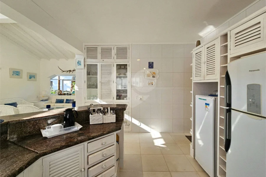Casa à venda com 4 quartos, sendo 3 suítes,  em Riviera de São Lourenço, Bertioga, SP