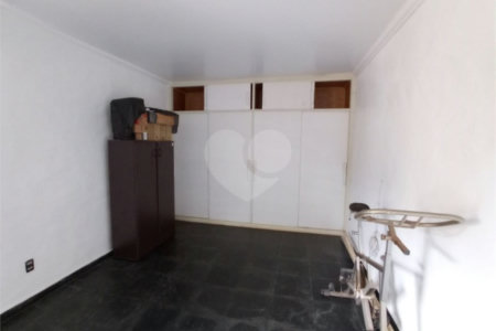 Casa térrea no Condomínio Faber I.