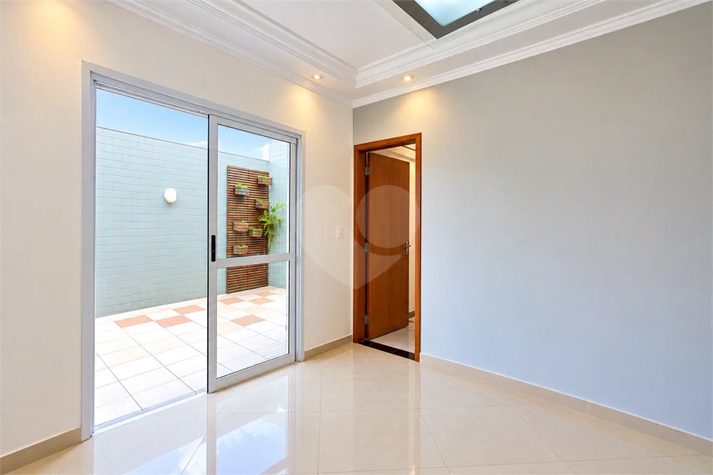 Cobertura duplex no Centro de São Bernardo do Campo, com 3 suítes, hidromassagem, mini spa, área gourmet e 2 vagas de garagem. Aceita permuta por apartamento de menor valor.