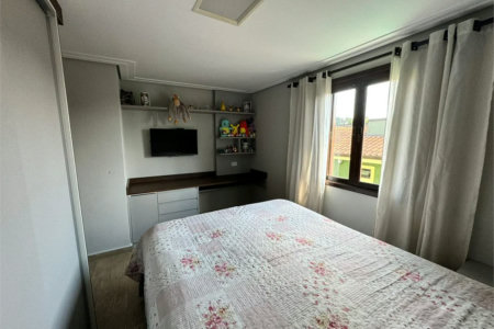 Casa à venda com 3 quartos, sendo 1 suíte, no condomínio Residencial Jardim das Flores 1510, Cotia - SP