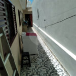 Casa térrea com 2 dormitórios, sendo 1 suíte.