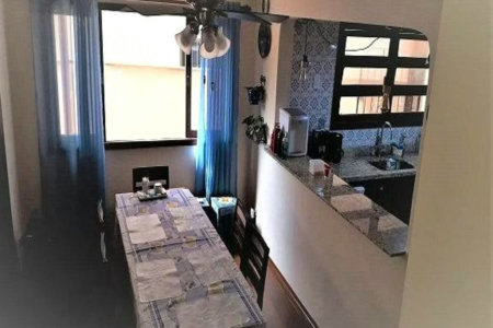Sobrado com 4 quartos sendo 2 suítes, lareira e 2 vagas de garagem no Jardim Olympia/Butantã