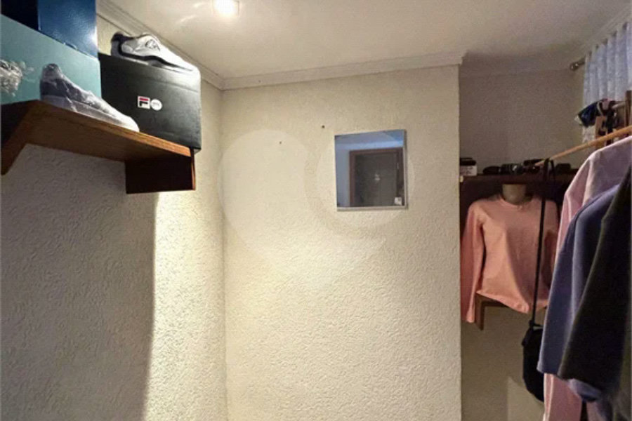 Sobrado à venda no Tremembé com 4 dormitórios, piscina e 4 vagas de garagem.