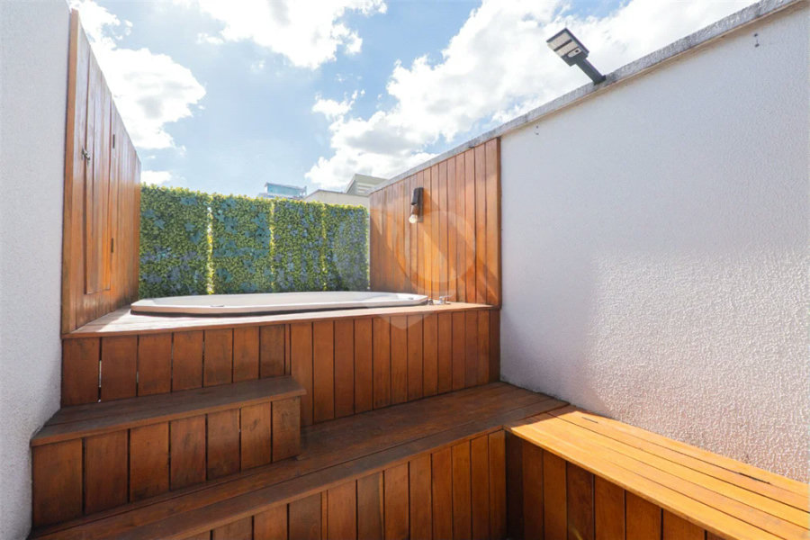 Casa em Condomínio | 98,40 m² | 2 Suítes | Rooftop com Jacuzzi | 2 Vagas | Porteira Fechada