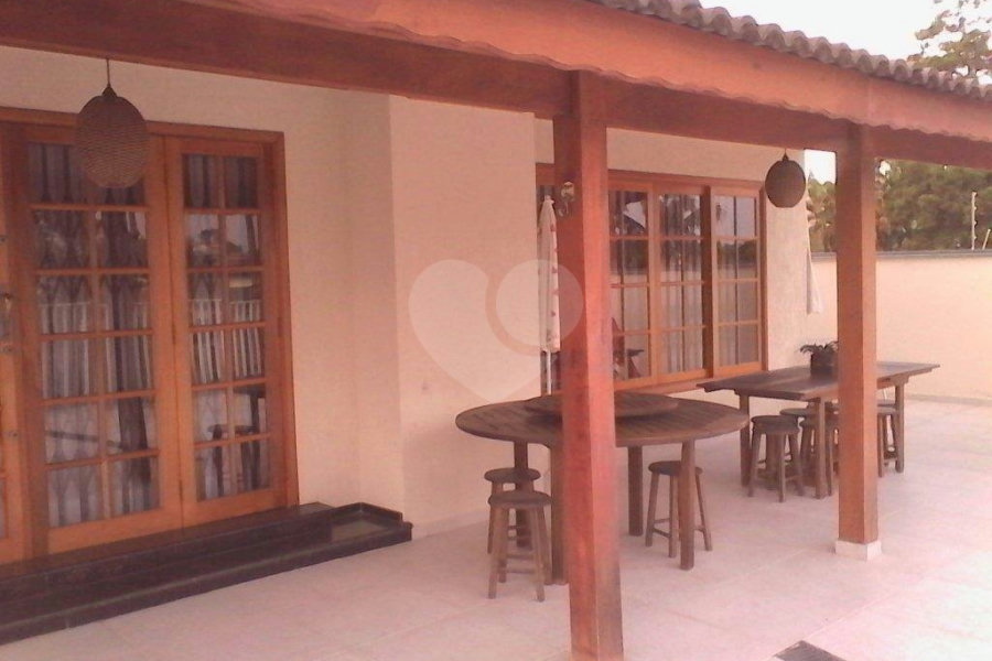 CASA TÉRREA ASSOBRADADA A VENDA NO TREMEMBÉ - 4 DORMS (2 SUÍTES), CHURRASQUEIRA E 4 VAGAS DE GARAGEM