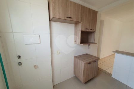 Apartamento no Condomínio Parque Alamo.