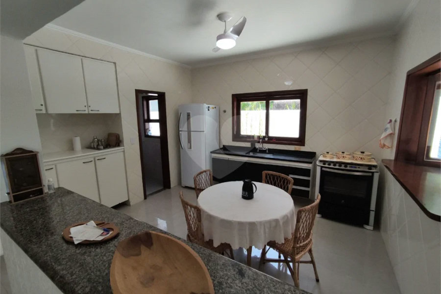 Casa à venda com 5 quartos, sendo 3 suítes,  em Riviera de São Lourenço, Bertioga, SP