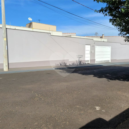 Casa térrea para venda em Araraquara/SP.