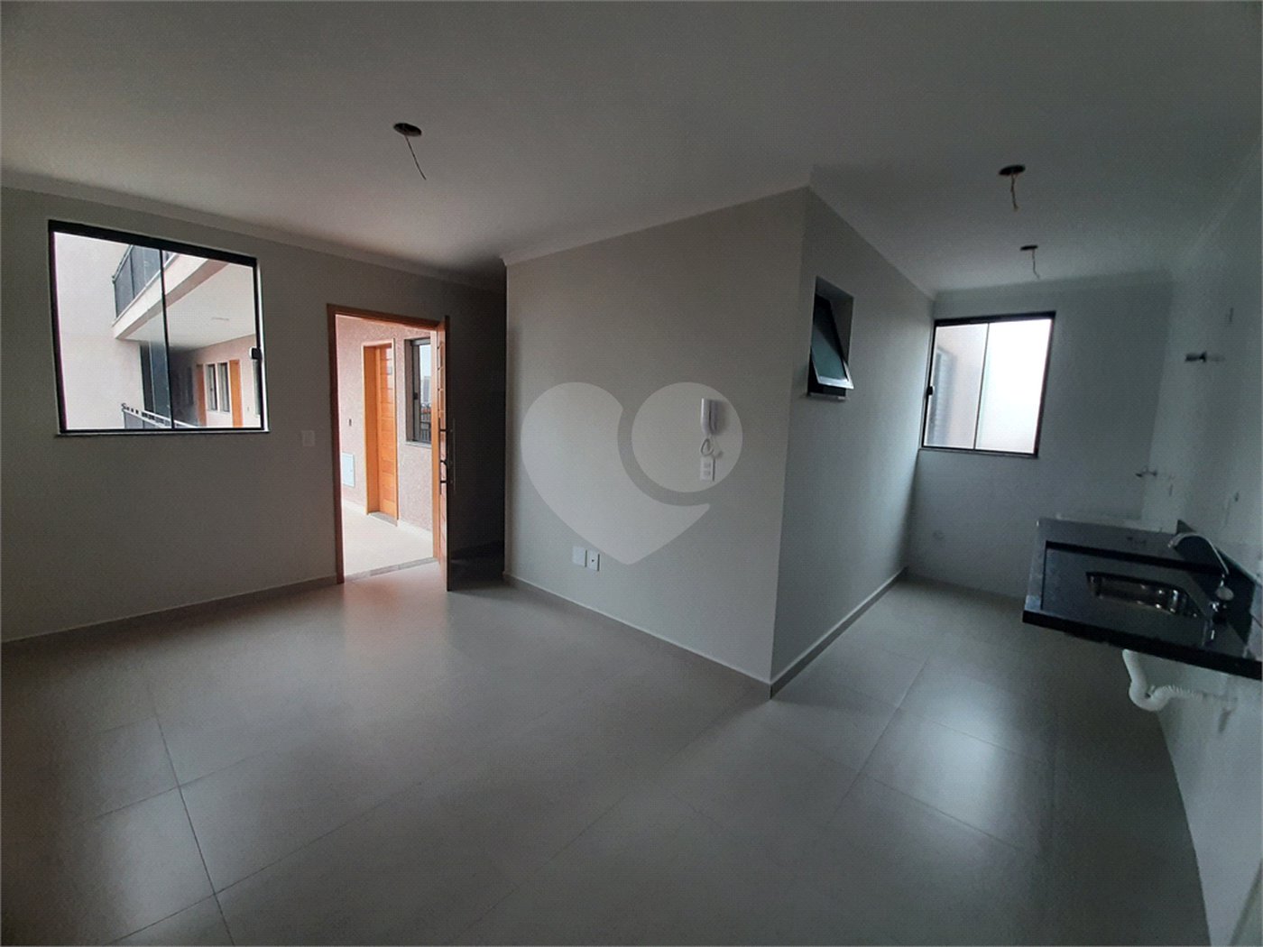 Apartamento VENDER com 44m2, com 2 quartos, banheiro, sala integrada à cozinha e 1 vaga de garagem