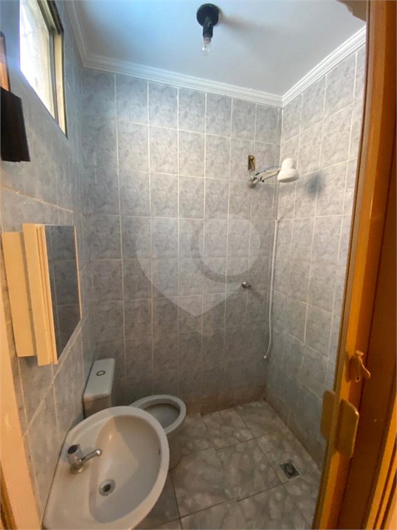 Casa Térrea com 3 dormitórios, sendo 2 suítes.
