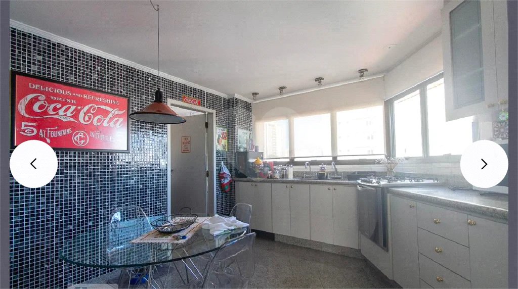 Apartamento de 200m² com 3 dormitórios, 2 suítes e 3 vagas em condomínio 1 por andar.