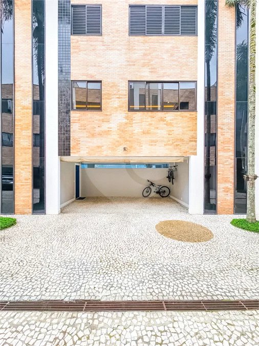 Casa em condomínio à venda na Granja Julieta