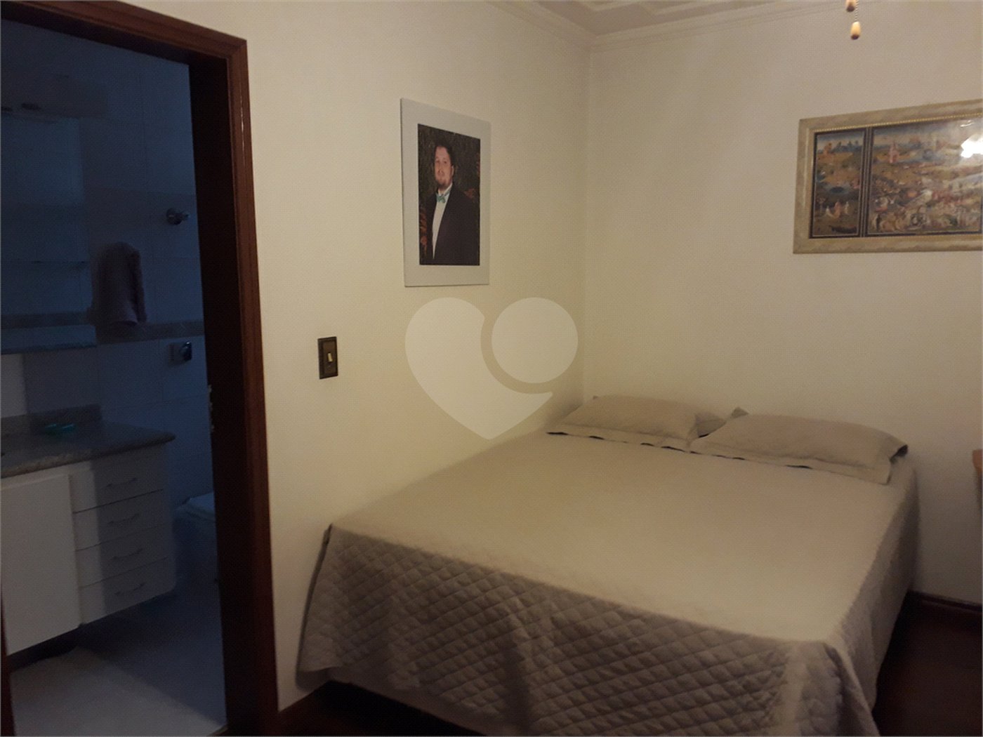 Mansão em condomínio, com 6 suites, e vagas para 15 autos....