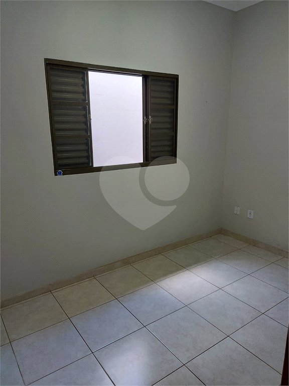Casa Térrea com 2 dormitórios, sendo 1 suíte.