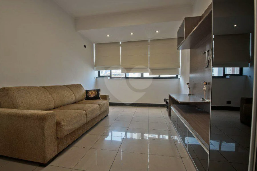 Linda cobertura Duplex om 3 dormitórios, sendo uma suíte com armários e ar condicionado e 2 vagas .