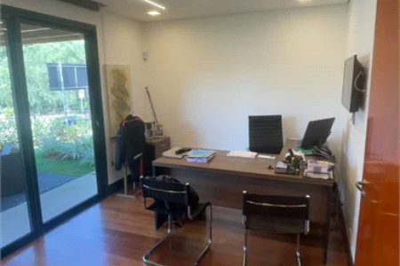 Incrível imóvel comercial com 250 metros de área construída com 5 salas e 2 cozinhas com 5 vags no caxingui