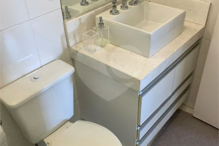 Apartamento á venda na Saúde com 75 m², com 3 dormitórios 1 suíte e 2 vagas de garagem