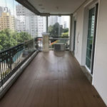 Apto 220 metros no Campo Belo. varanda, 5 vagas, 3 suítes. Visite