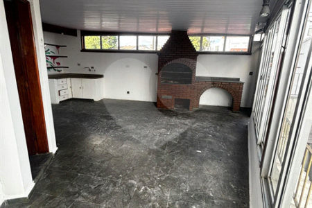 Casa com 70m², 3 dormitórios, sendo 1 suíte, 4 vagas, à venda no bairro do Ipiranga.