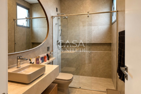 Casa nova no Saint Patrick com 926 m², 5 suítes, elevador e piscina aquecida, saúna em Sorocaba