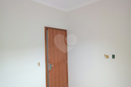 Casa á venda, com 02 Dormitórios, em Jardim Medeiros.