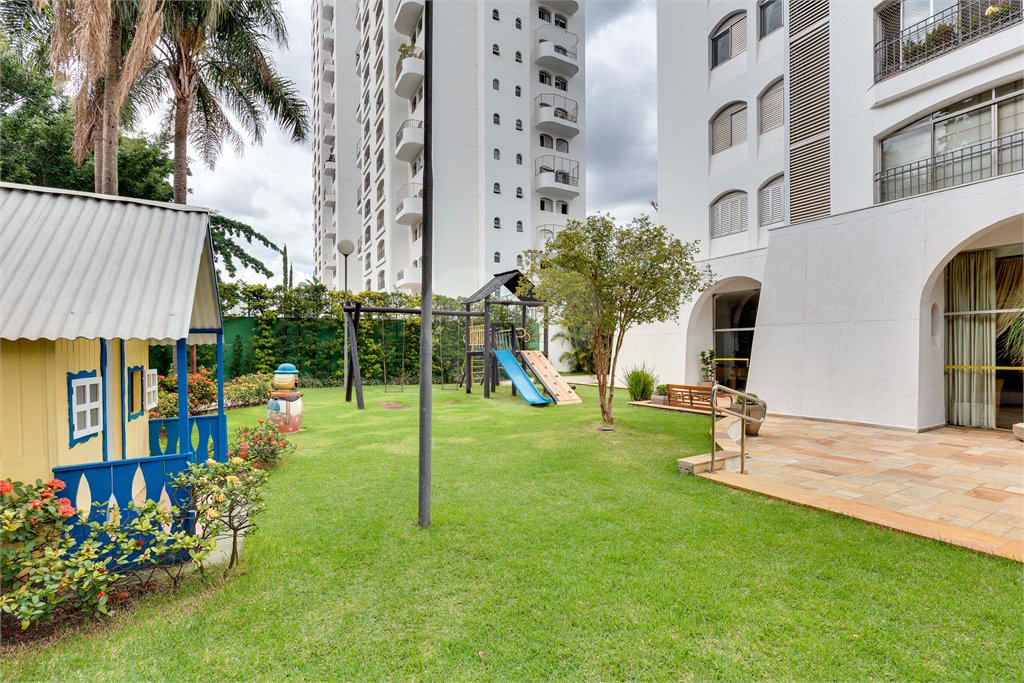 Apartamento à venda com 3 suítes em Real Parque, São Paulo, SP
