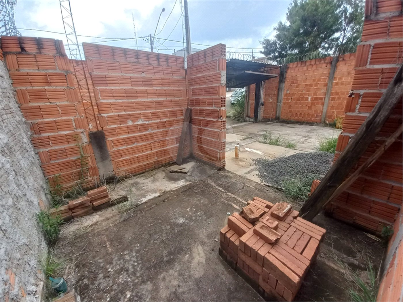 Casa térrea no Prolongamento Jardim das Torres.